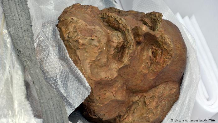 تندیس مناقشه‌برانگیز کارل مارکس به زادگاه او رسید